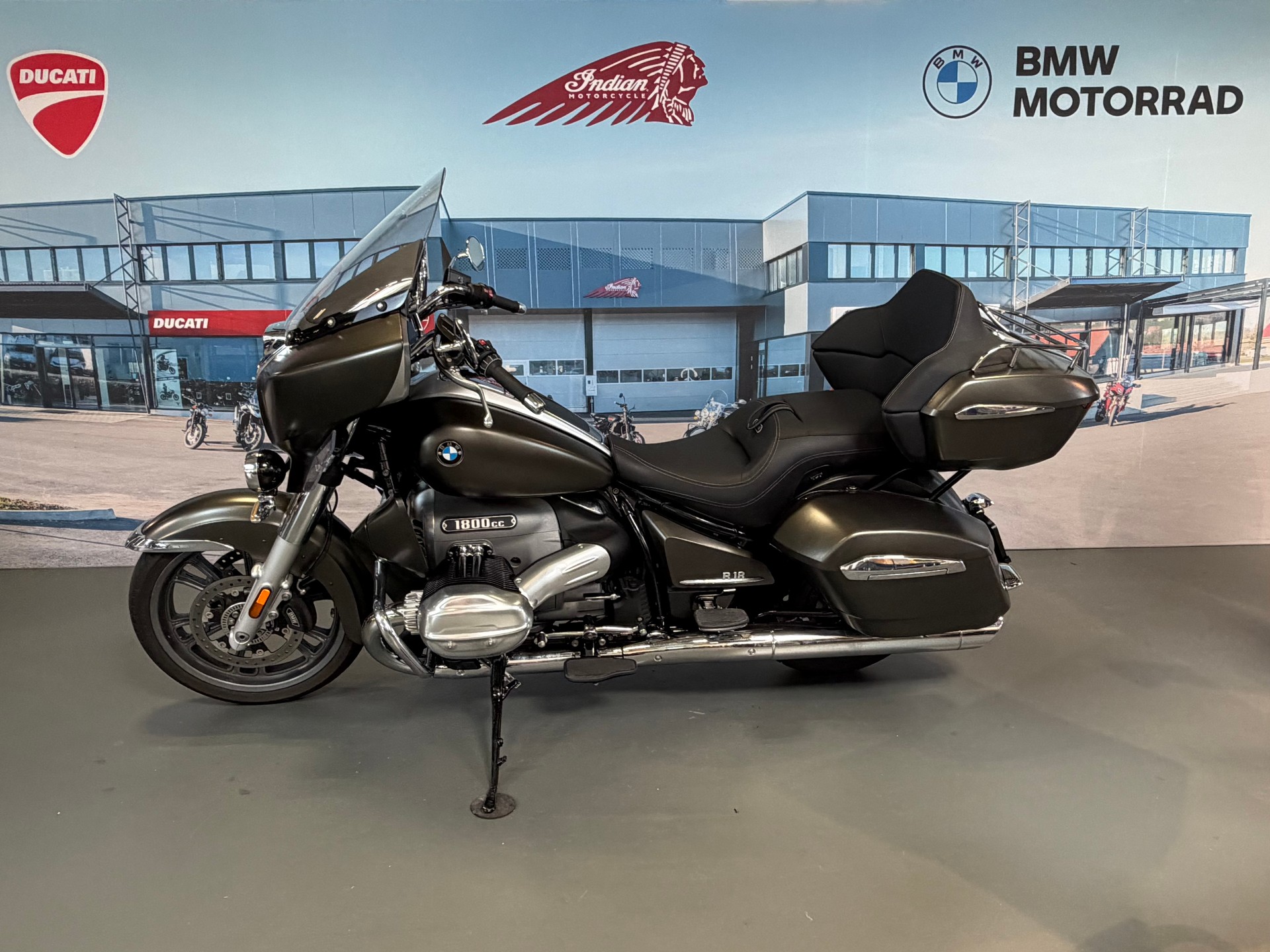 BMW R 18 Transcontinental-showroom-element-2