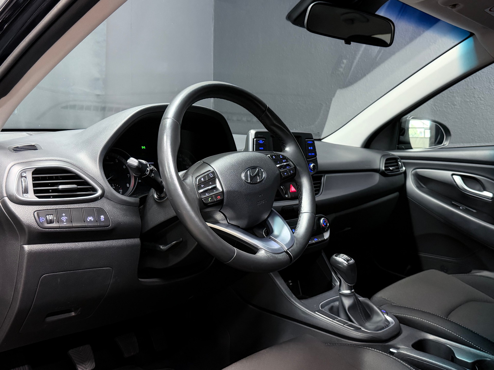 HYUNDAI i30 1.0 T-GDi Amplia-image-9
