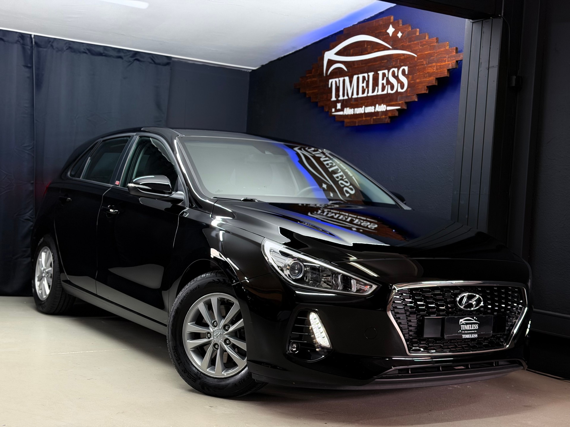 HYUNDAI i30 1.0 T-GDi Amplia-image-0