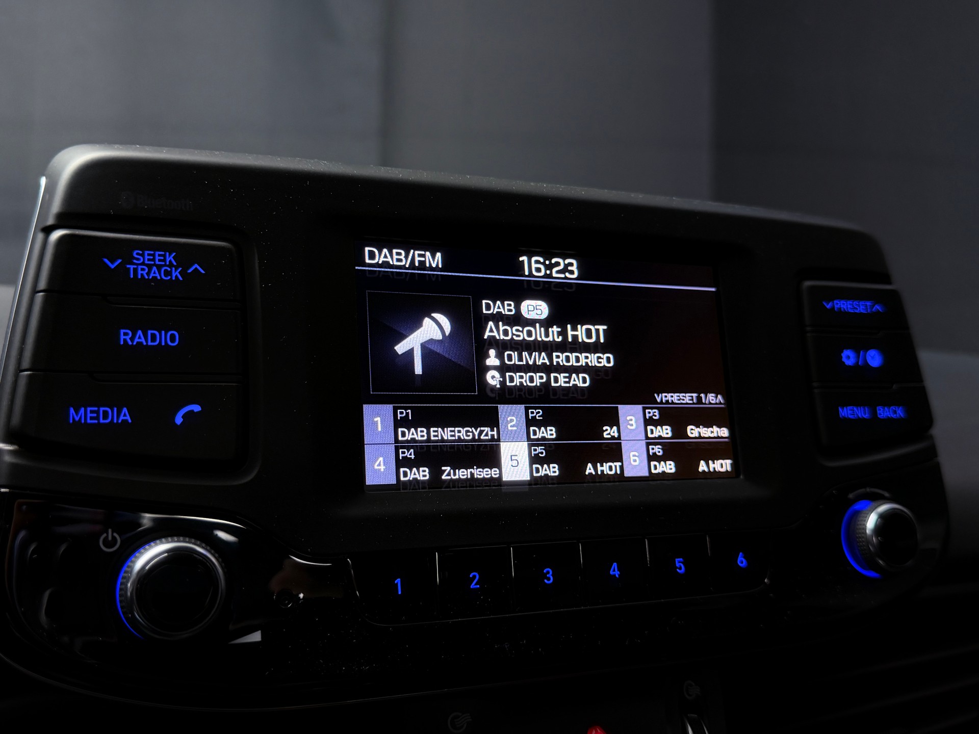 HYUNDAI i30 1.0 T-GDi Amplia-image-12