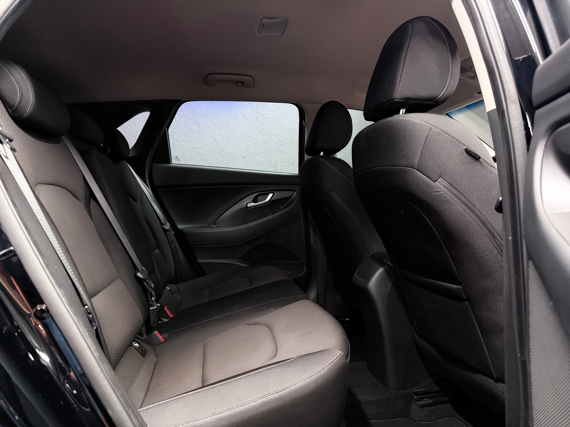 HYUNDAI i30 1.0 T-GDi Amplia-image-15