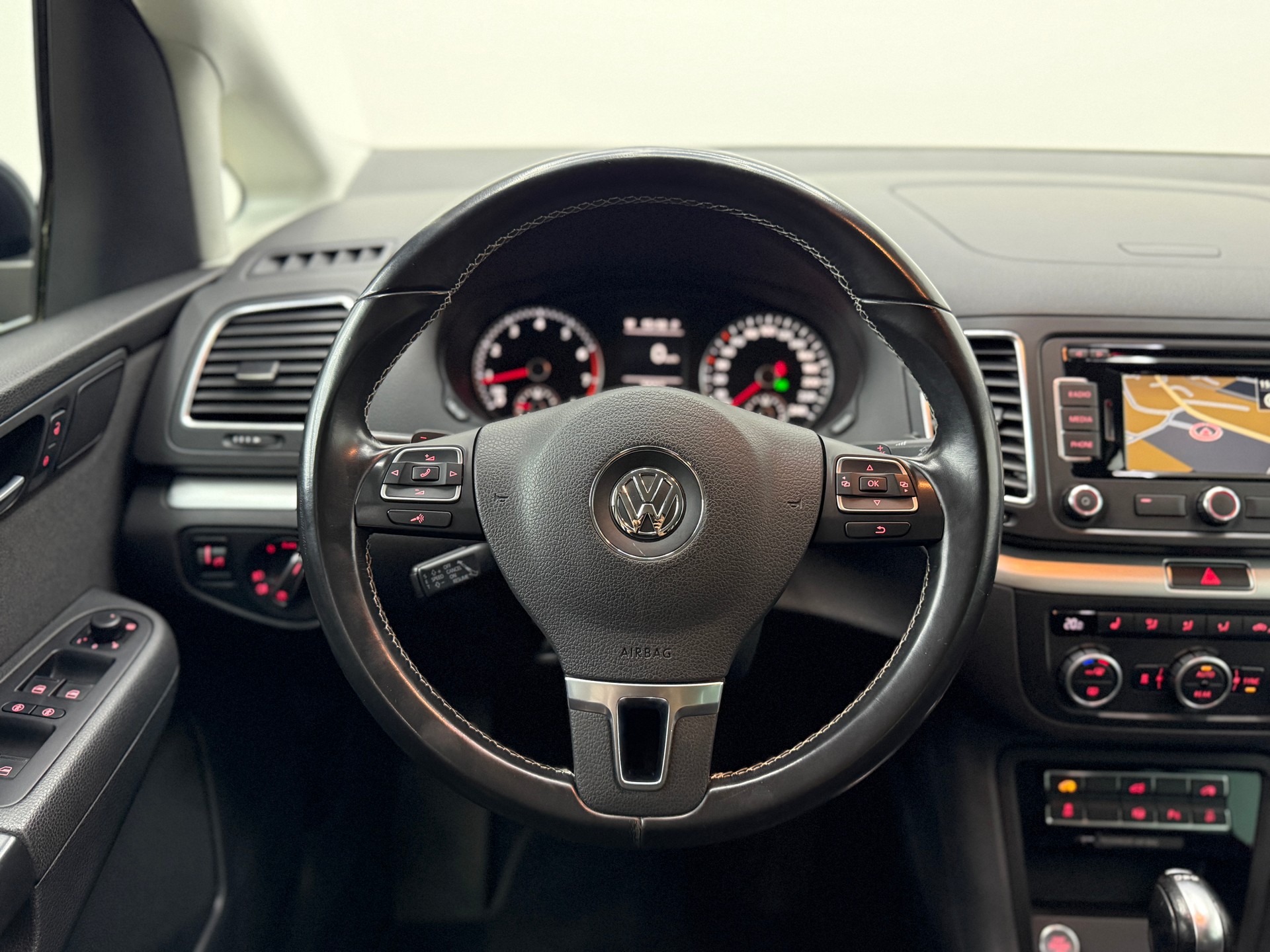 VW Sharan 2.0 TSI Cup DSG~7-PLÄTZER~-image-27