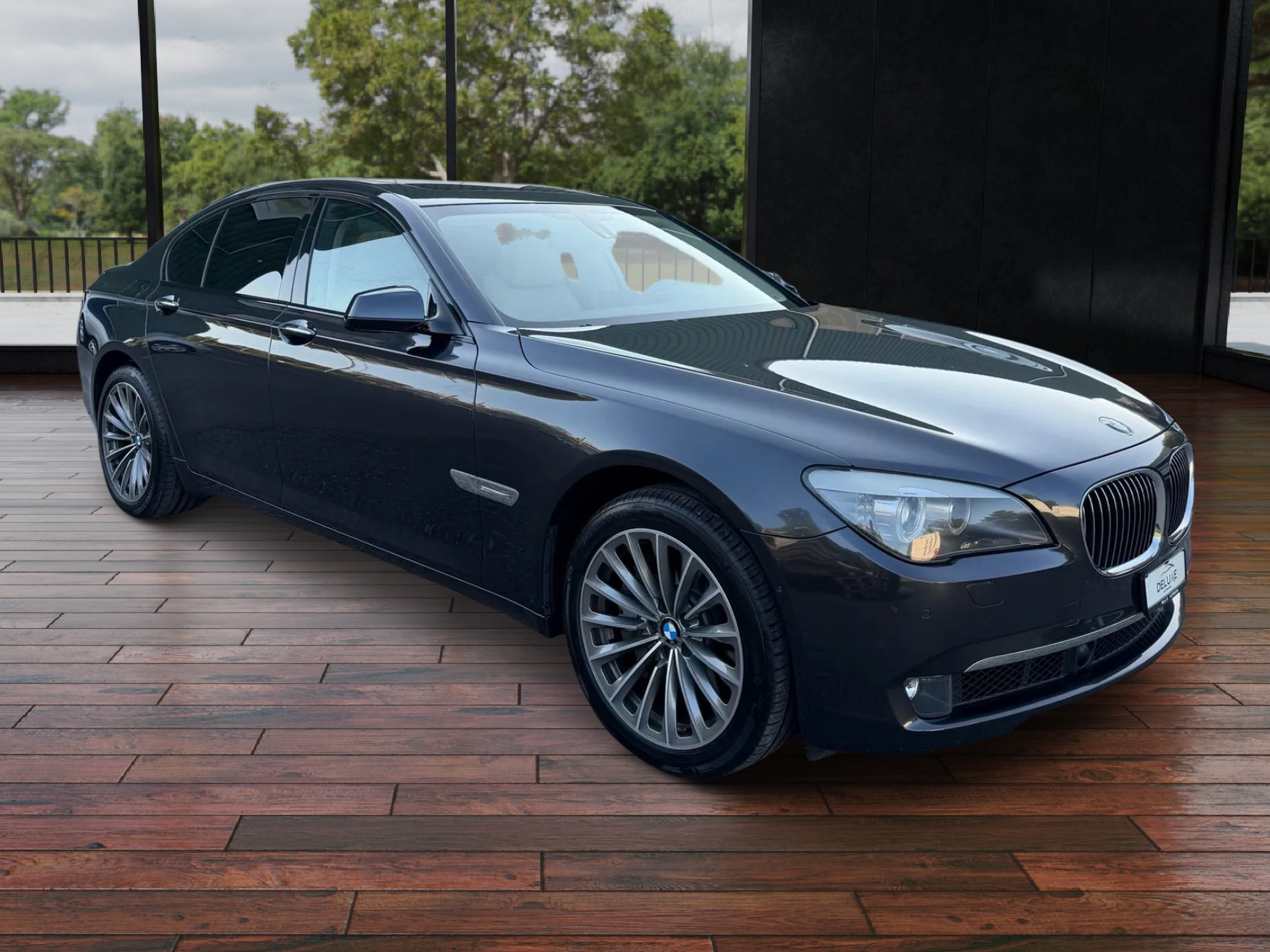 BMW 750i-image-7