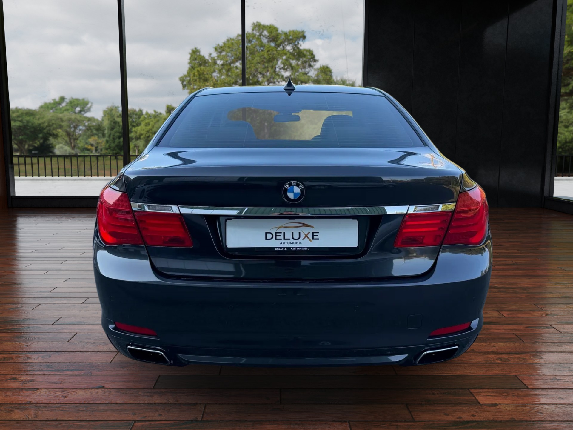 BMW 750i-image-4