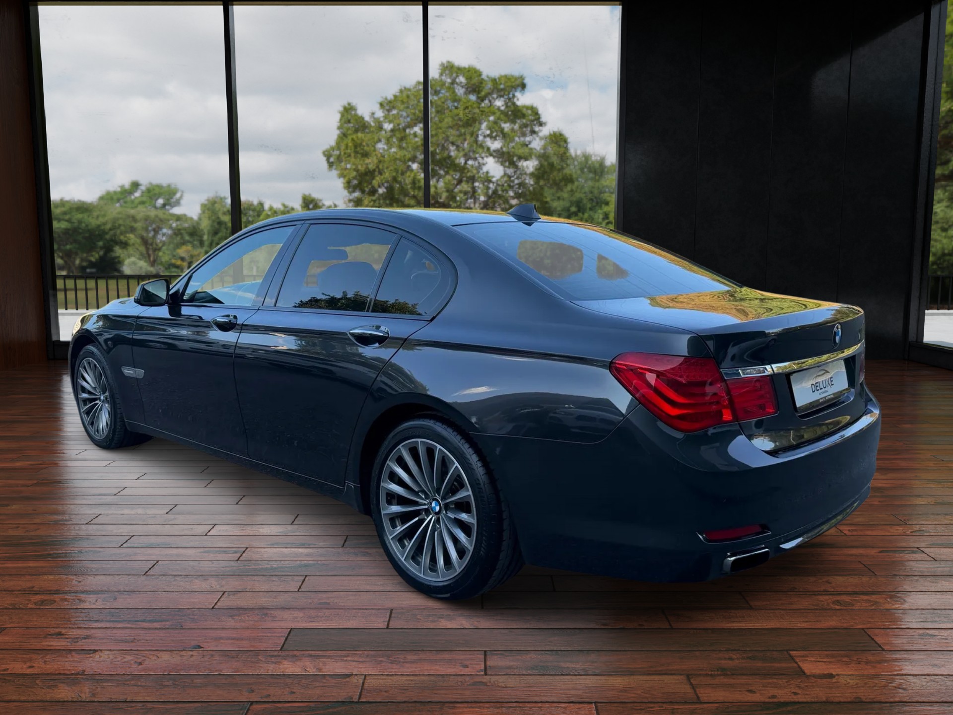 BMW 750i-image-3