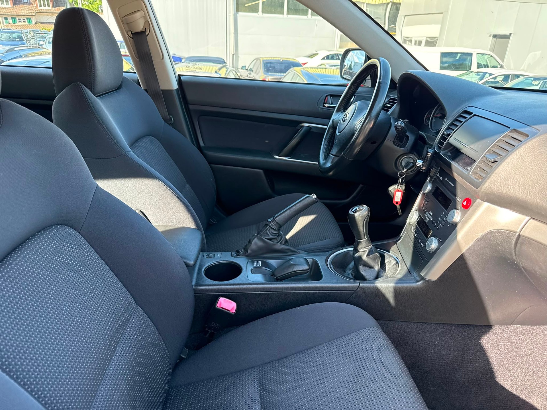 SUBARU Legacy 2.0R AWD Swiss-image-11