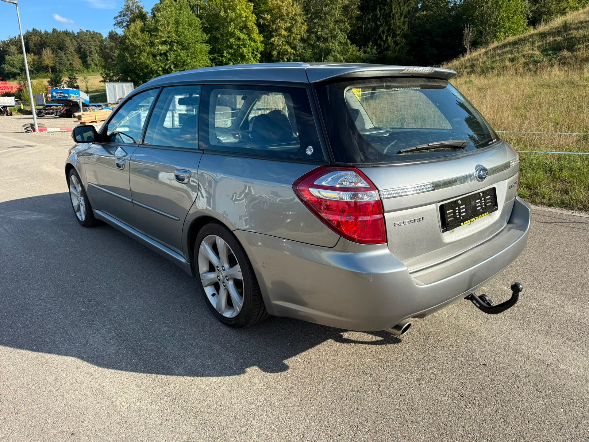 SUBARU Legacy 2.0R AWD Swiss-image-5