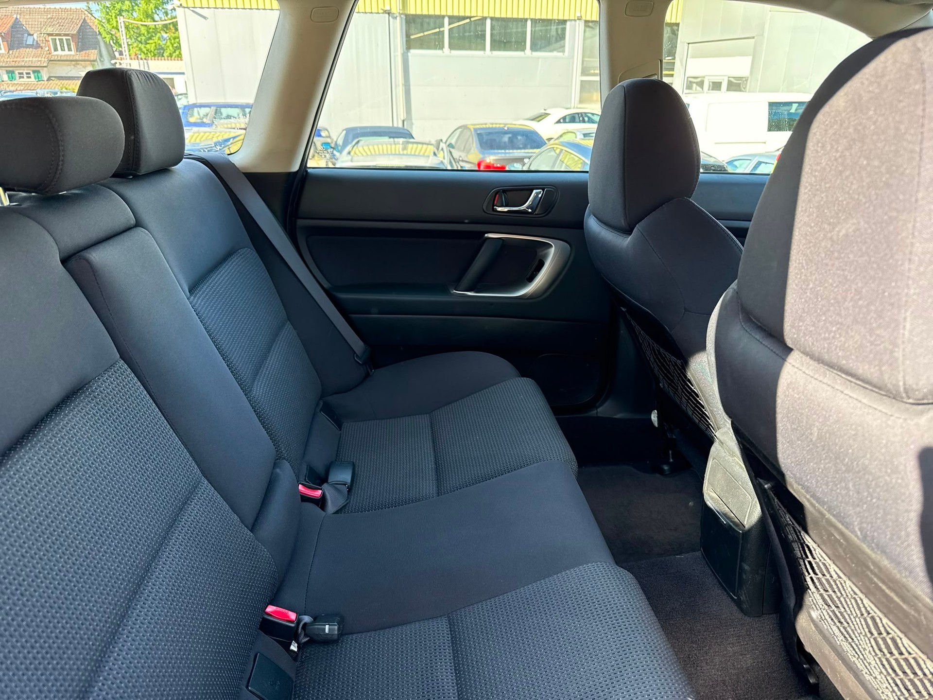 SUBARU Legacy 2.0R AWD Swiss-image-12