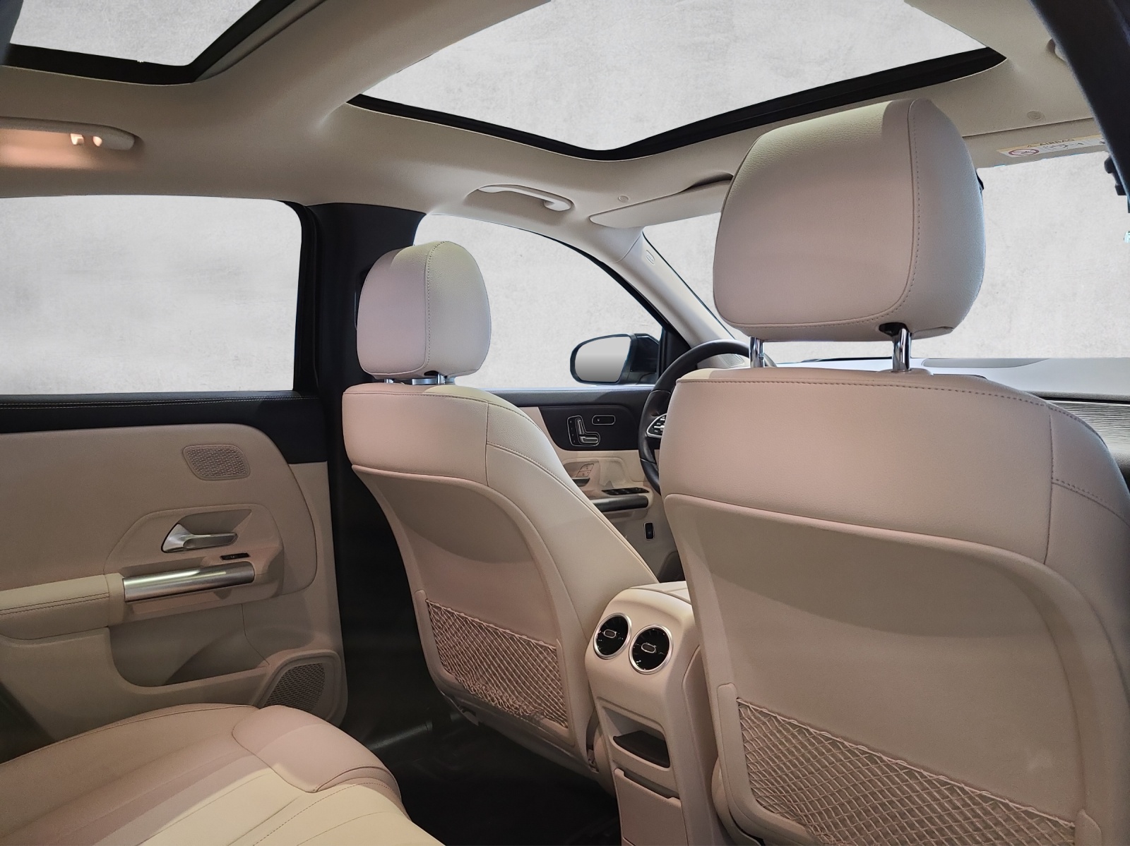 MERCEDES-BENZ EQA 250-image-14