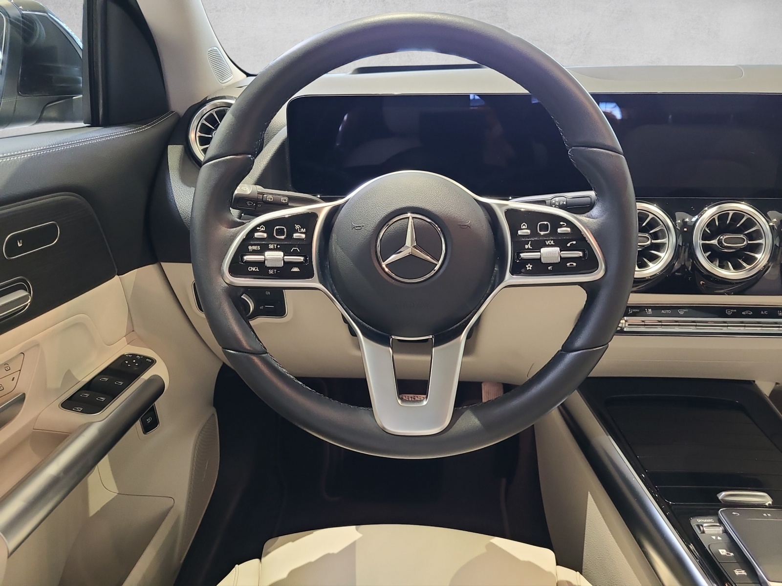 MERCEDES-BENZ EQA 250-image-12