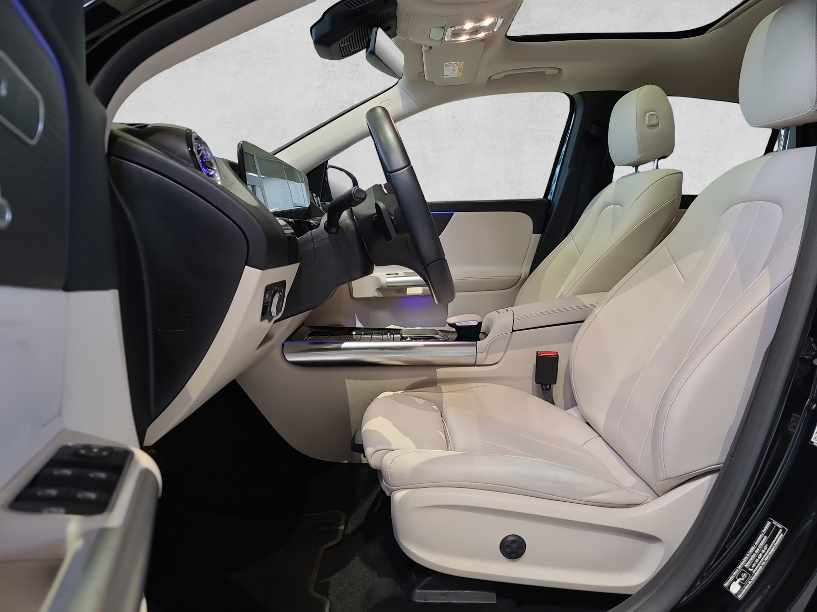 MERCEDES-BENZ EQA 250-image-7