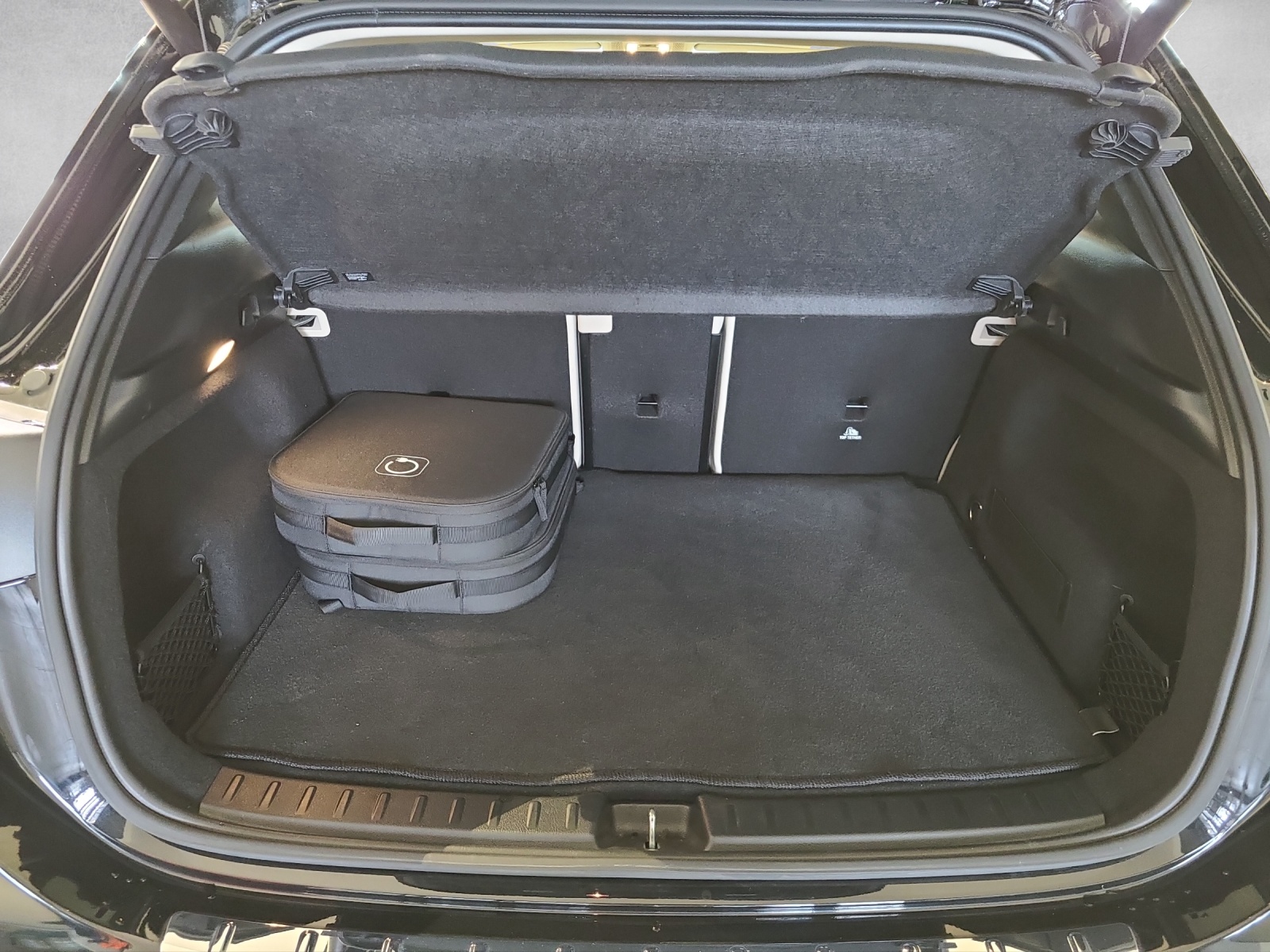 MERCEDES-BENZ EQA 250-image-13