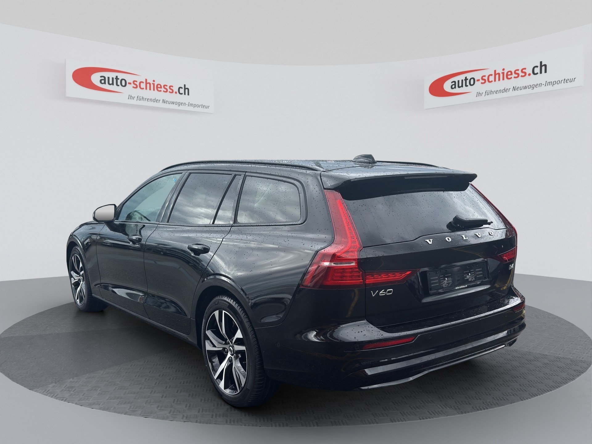 VOLVO V60 B4 Benzin Mild Hybrid Plus Dark DCT-image-2