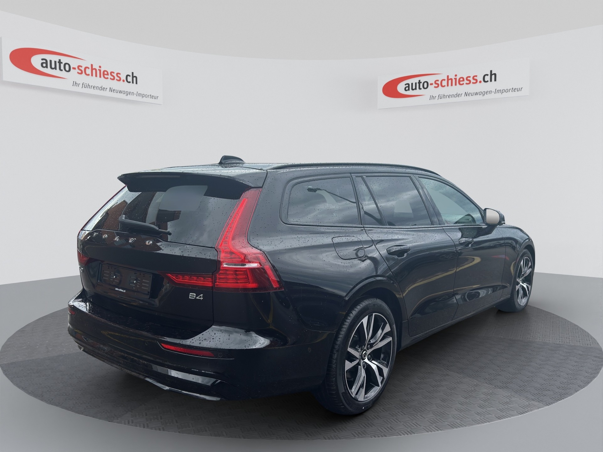 VOLVO V60 B4 Benzin Mild Hybrid Plus Dark DCT-image-4