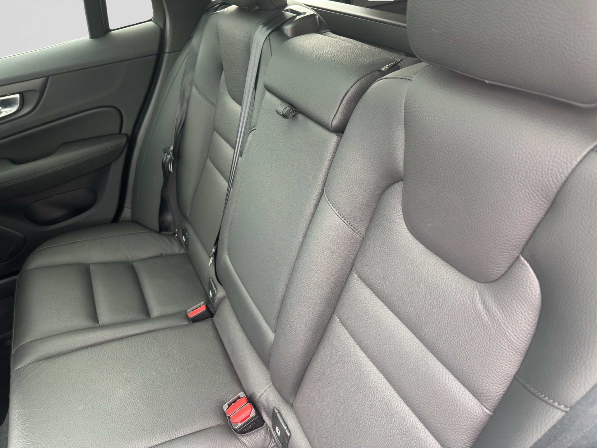 VOLVO V60 B4 Benzin Mild Hybrid Plus Dark DCT-image-7