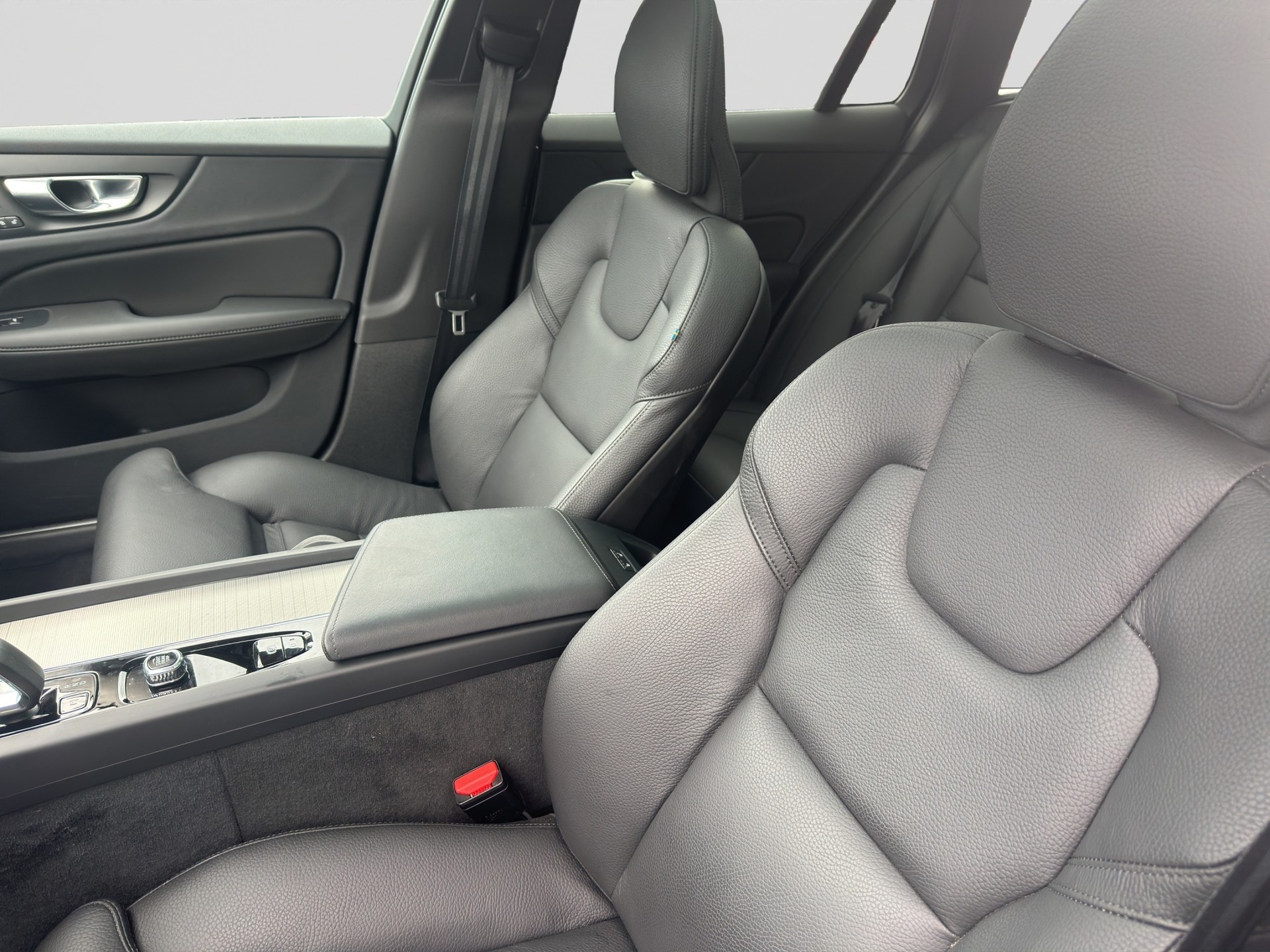 VOLVO V60 B4 Benzin Mild Hybrid Plus Dark DCT-image-5