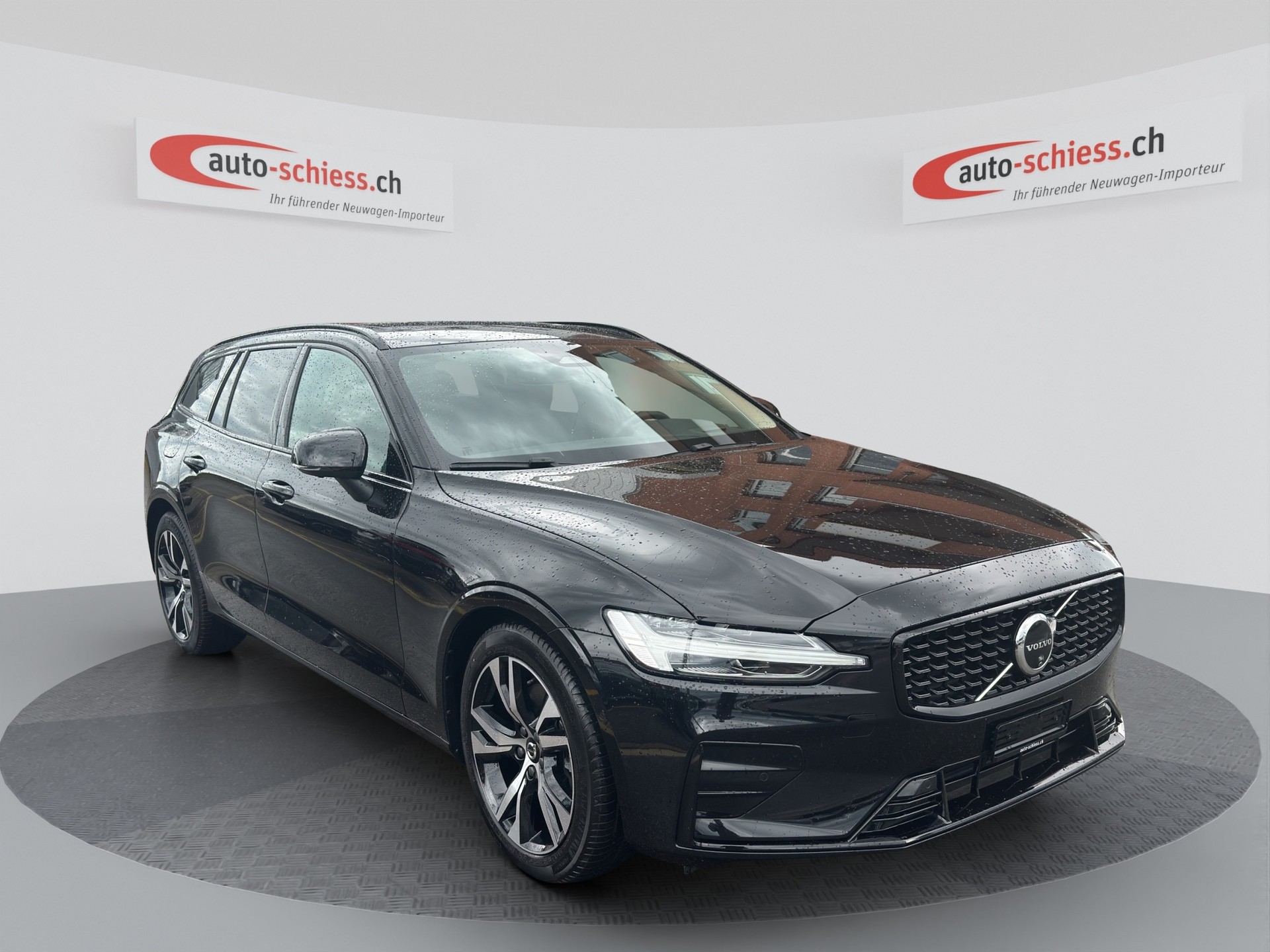 VOLVO V60 B4 Benzin Mild Hybrid Plus Dark DCT-image-0