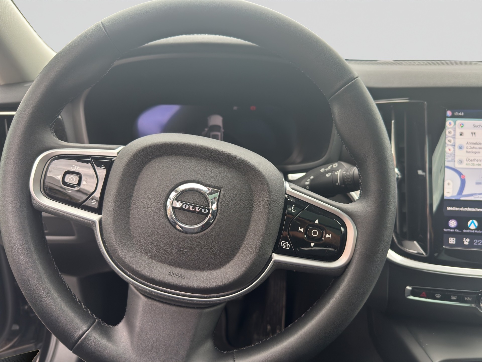 VOLVO V60 B4 Benzin Mild Hybrid Plus Dark DCT-image-10