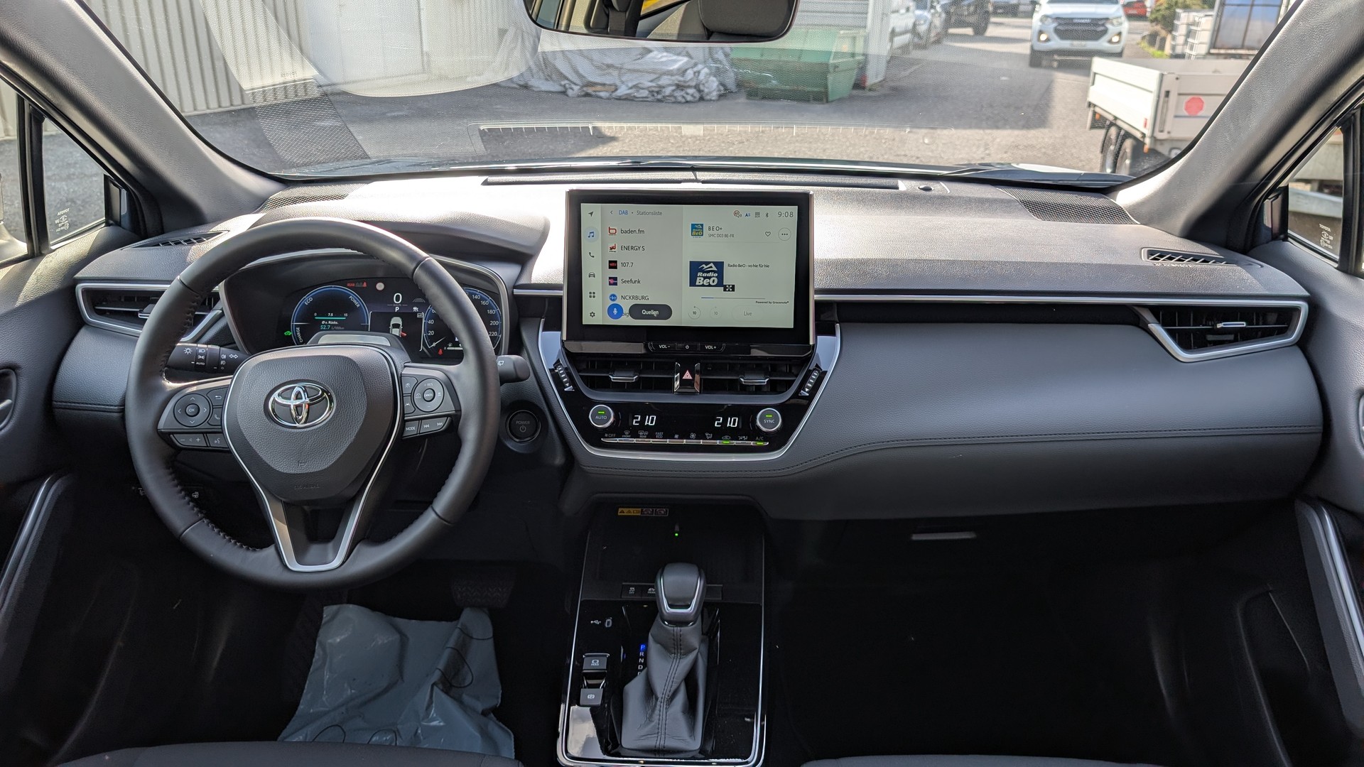 TOYOTA Corolla Cross 2.0 Trend e-CVT AWD-image-13