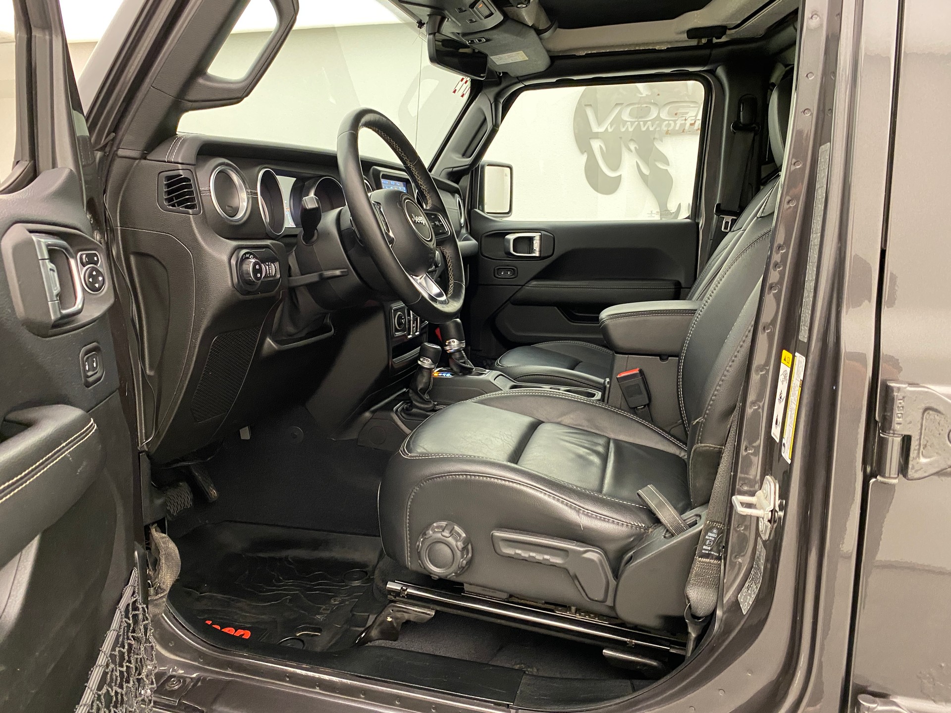 JEEP Wrangler 2.0 Sahara Unlimited-image-10