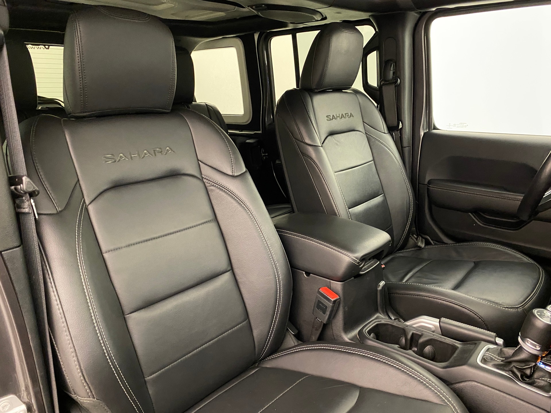 JEEP Wrangler 2.0 Sahara Unlimited-image-11