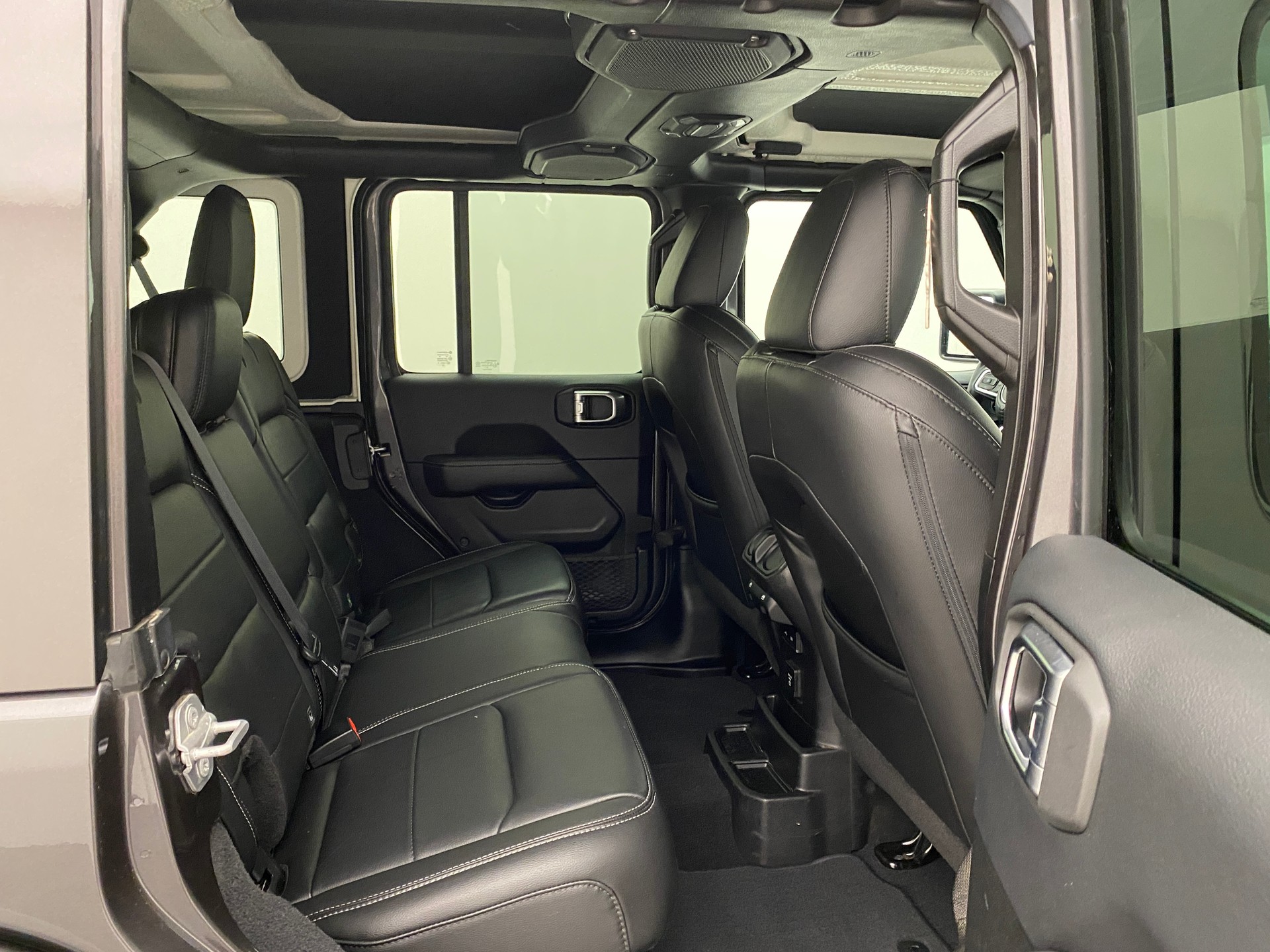 JEEP Wrangler 2.0 Sahara Unlimited-image-13