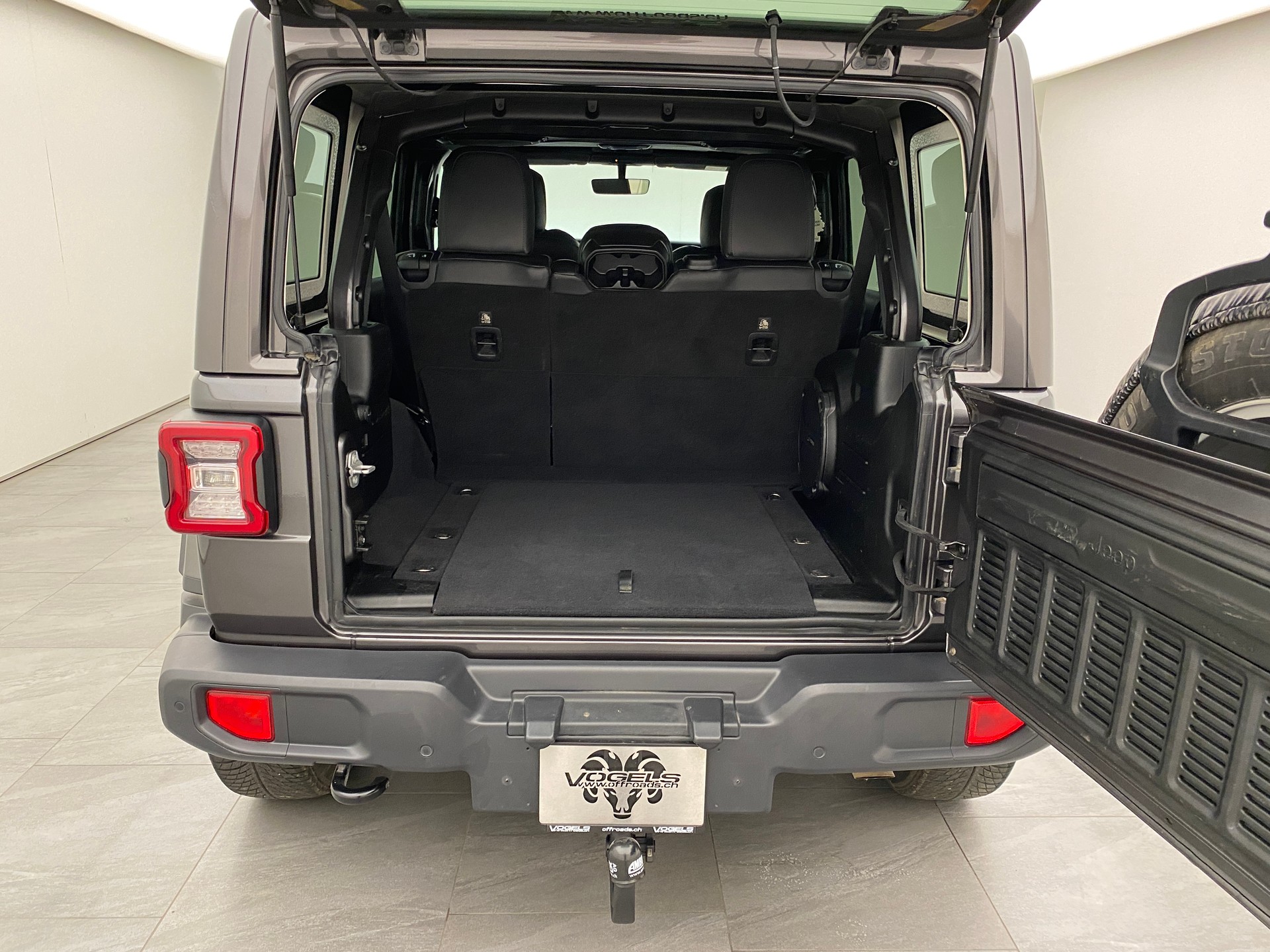 JEEP Wrangler 2.0 Sahara Unlimited-image-15