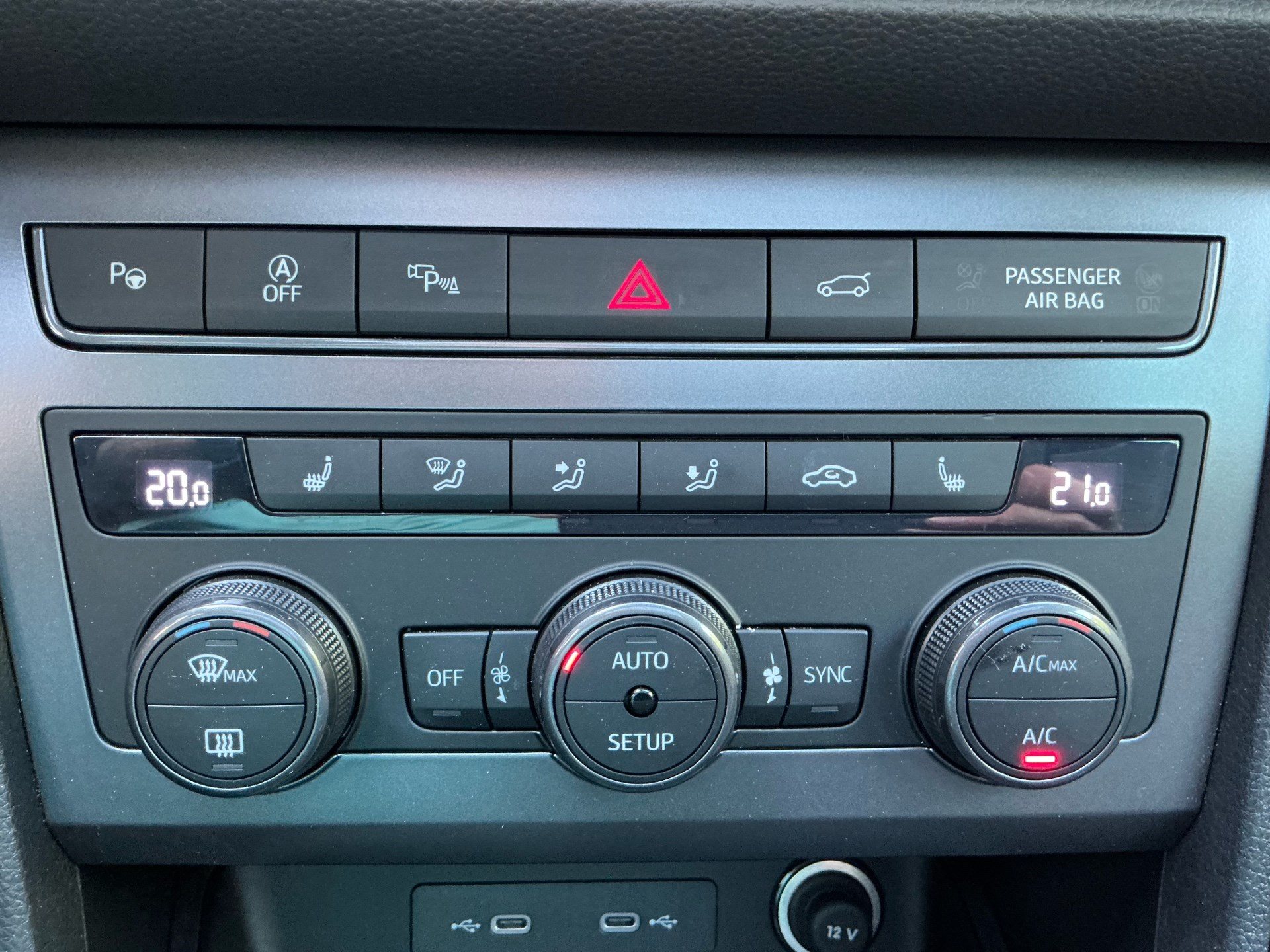 CUPRA Ateca VZ 4Drive *** PANORAMADACH UND ANHÄNGERKUPPLUNG ***-image-28