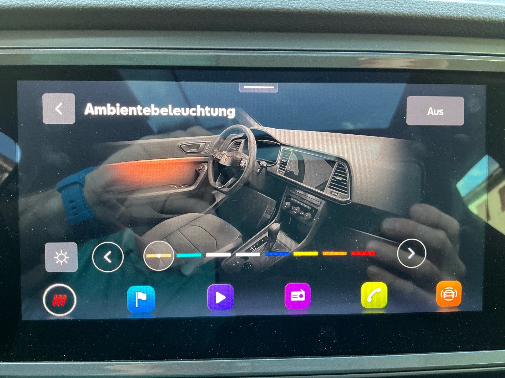 CUPRA Ateca VZ 4Drive *** PANORAMADACH UND ANHÄNGERKUPPLUNG ***-image-27