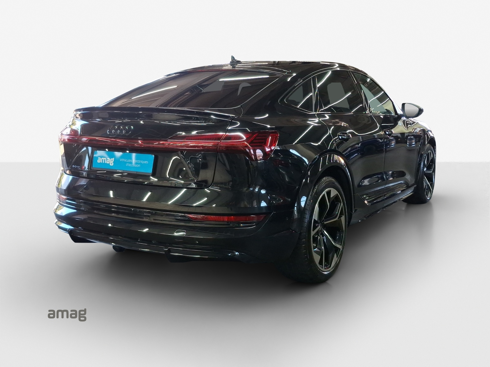 AUDI e-tron S Sportback quattro-image-4