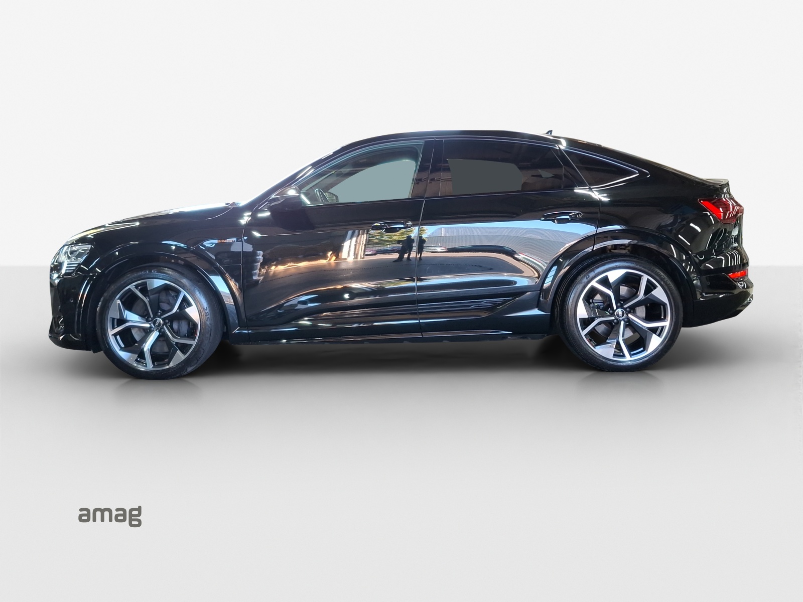 AUDI e-tron S Sportback quattro-image-1