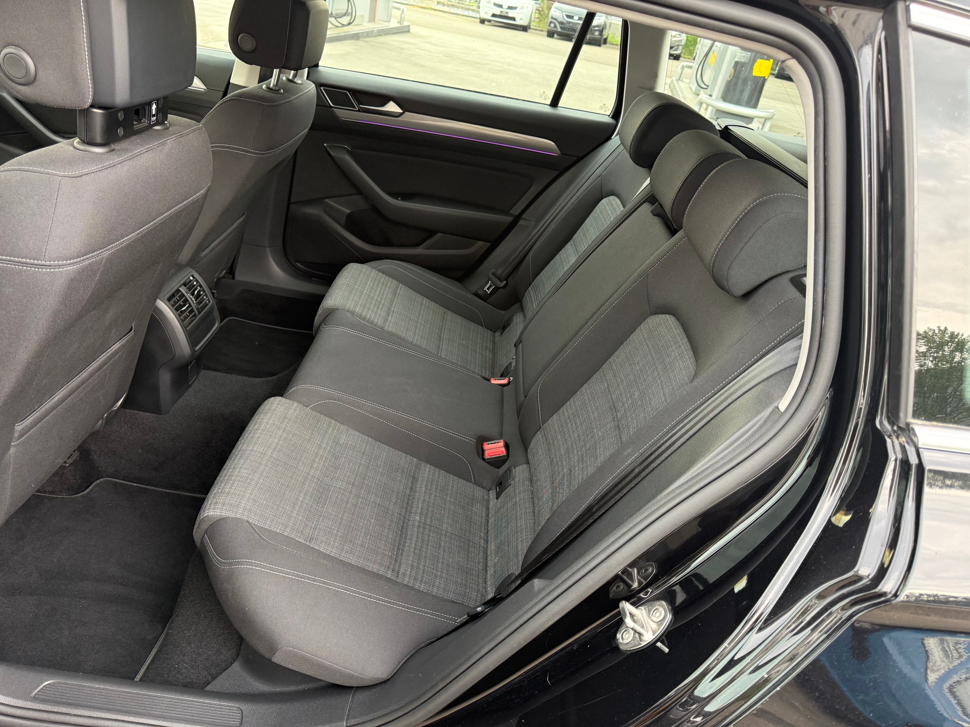 VW Passat 2.0 TDI BMT Business 4Motion DSG-image-10