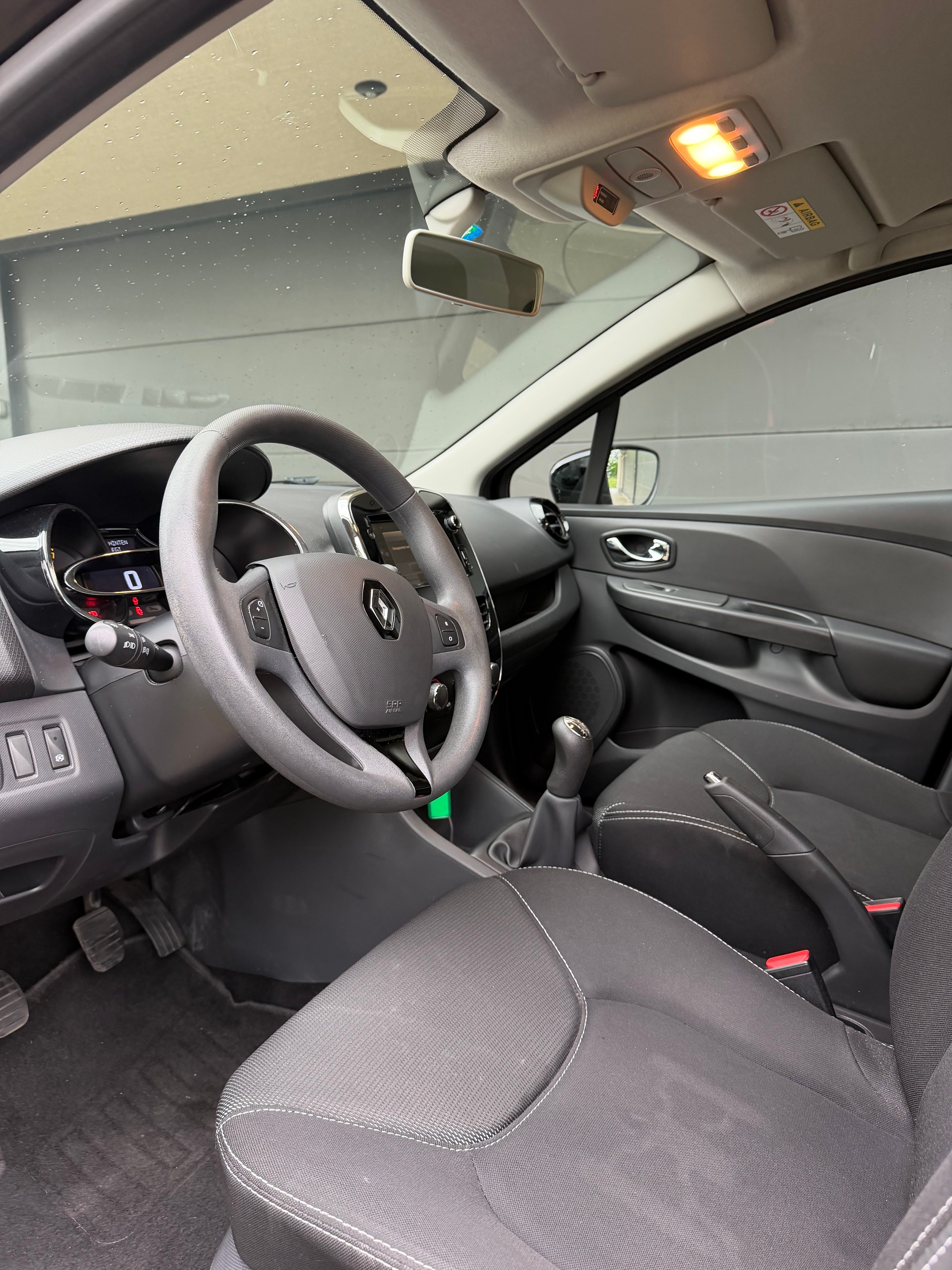 RENAULT 0.9 TCe Swiss Edition S/S-image-2