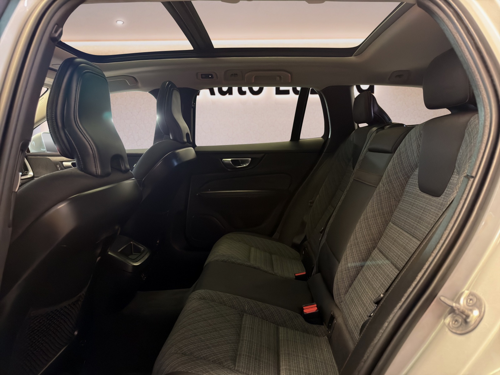 VOLVO V60 Cross Country B4 Diesel Mild Hybrid AWD Geartronic-image-14