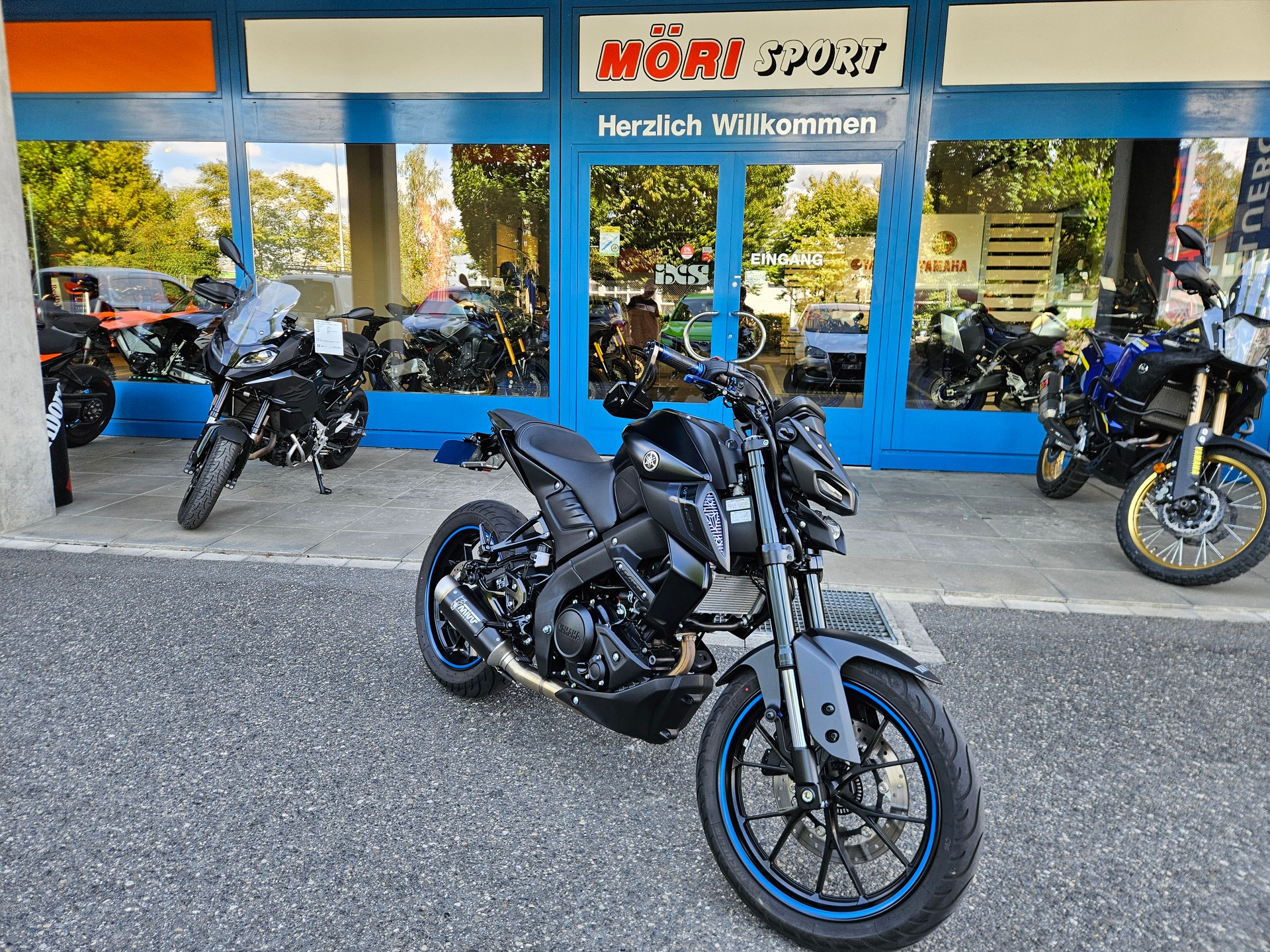 YAMAHA MT-125 ABS-showroom-element-1