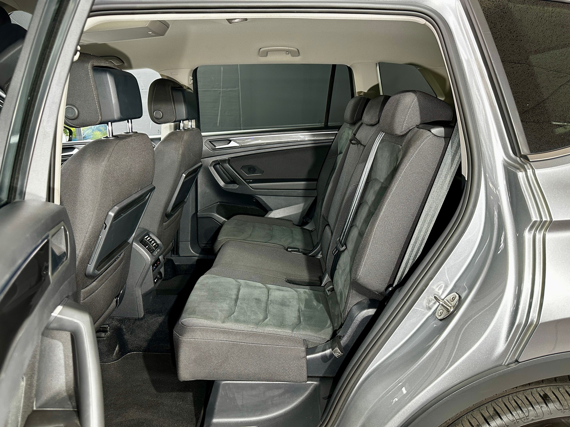 VW Tiguan Allspace 2.0TSI Highline 4Motion DSG-image-27