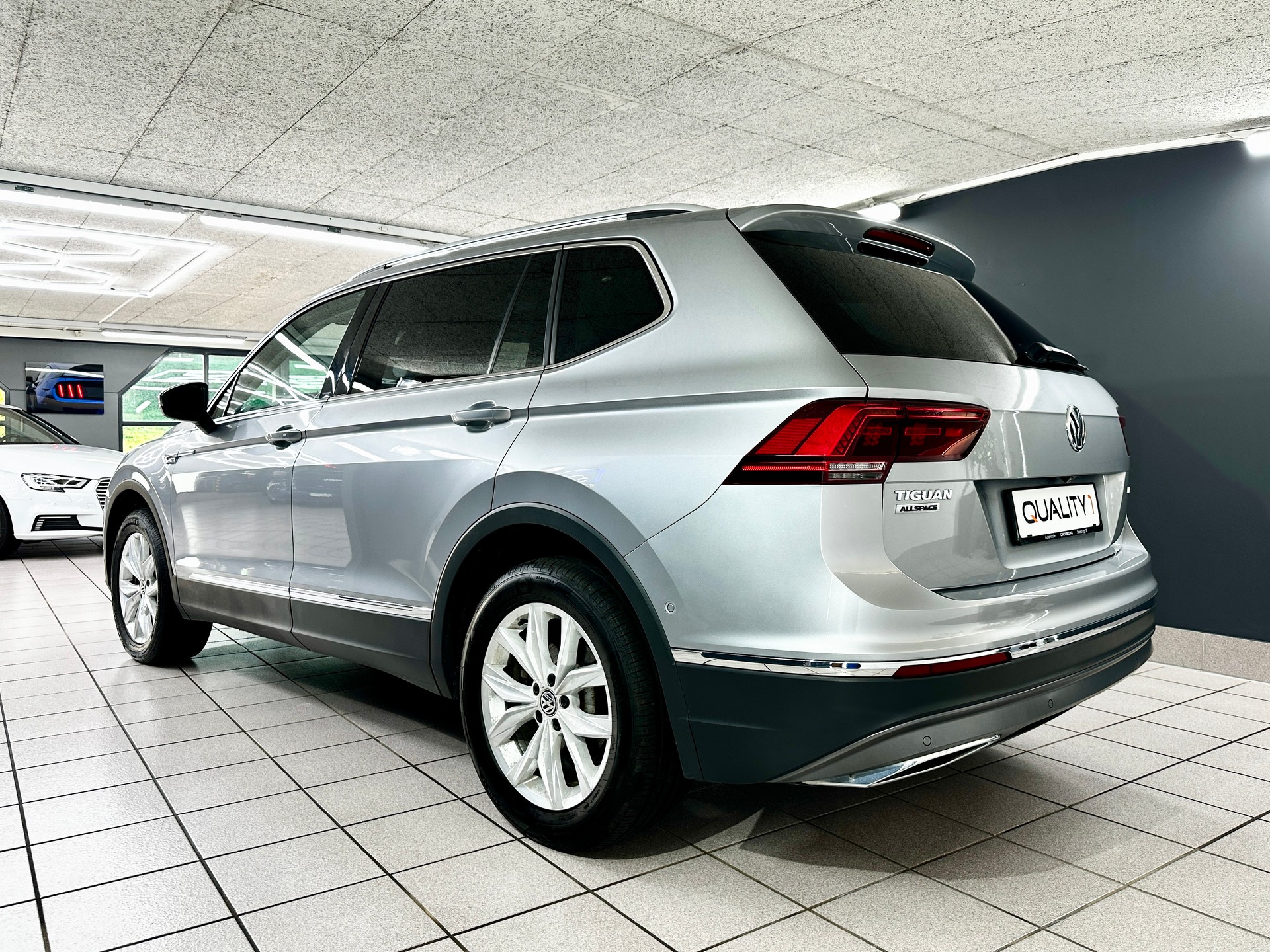 VW Tiguan Allspace 2.0TSI Highline 4Motion DSG-image-6