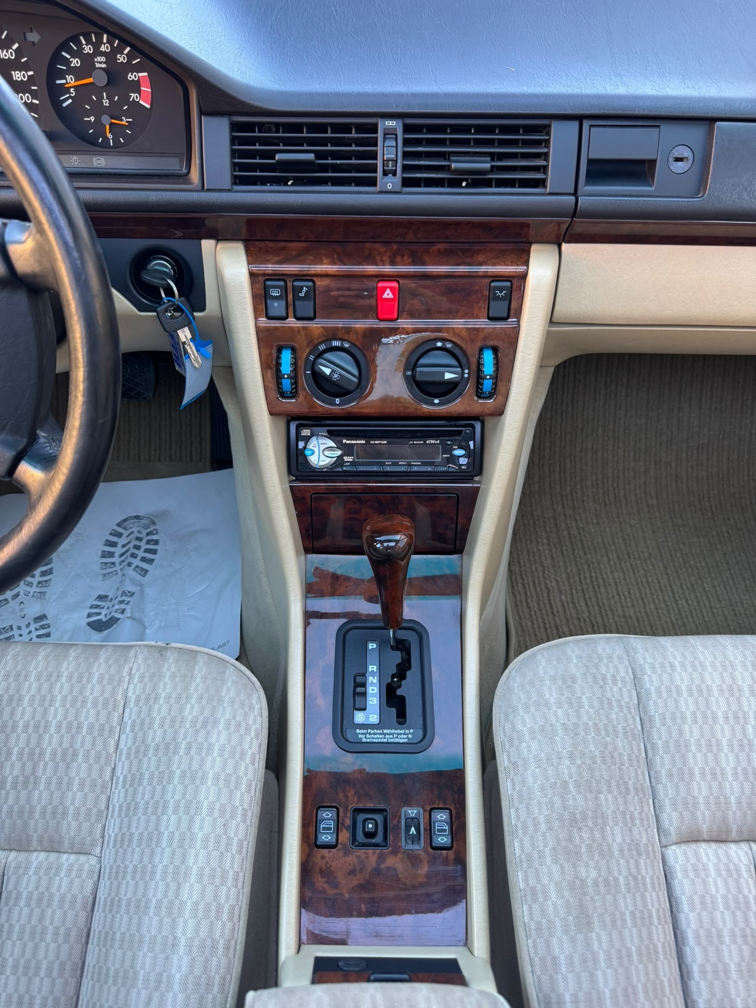 MERCEDES-BENZ 230 E *Sehr guter Zustand*-image-12