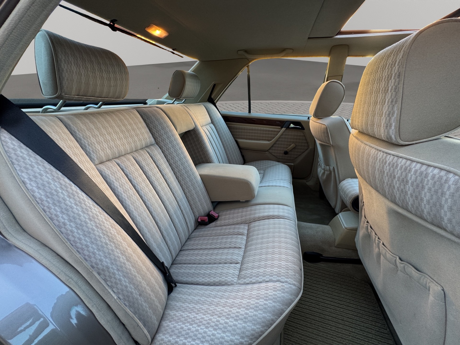 MERCEDES-BENZ 230 E *Sehr guter Zustand*-image-10
