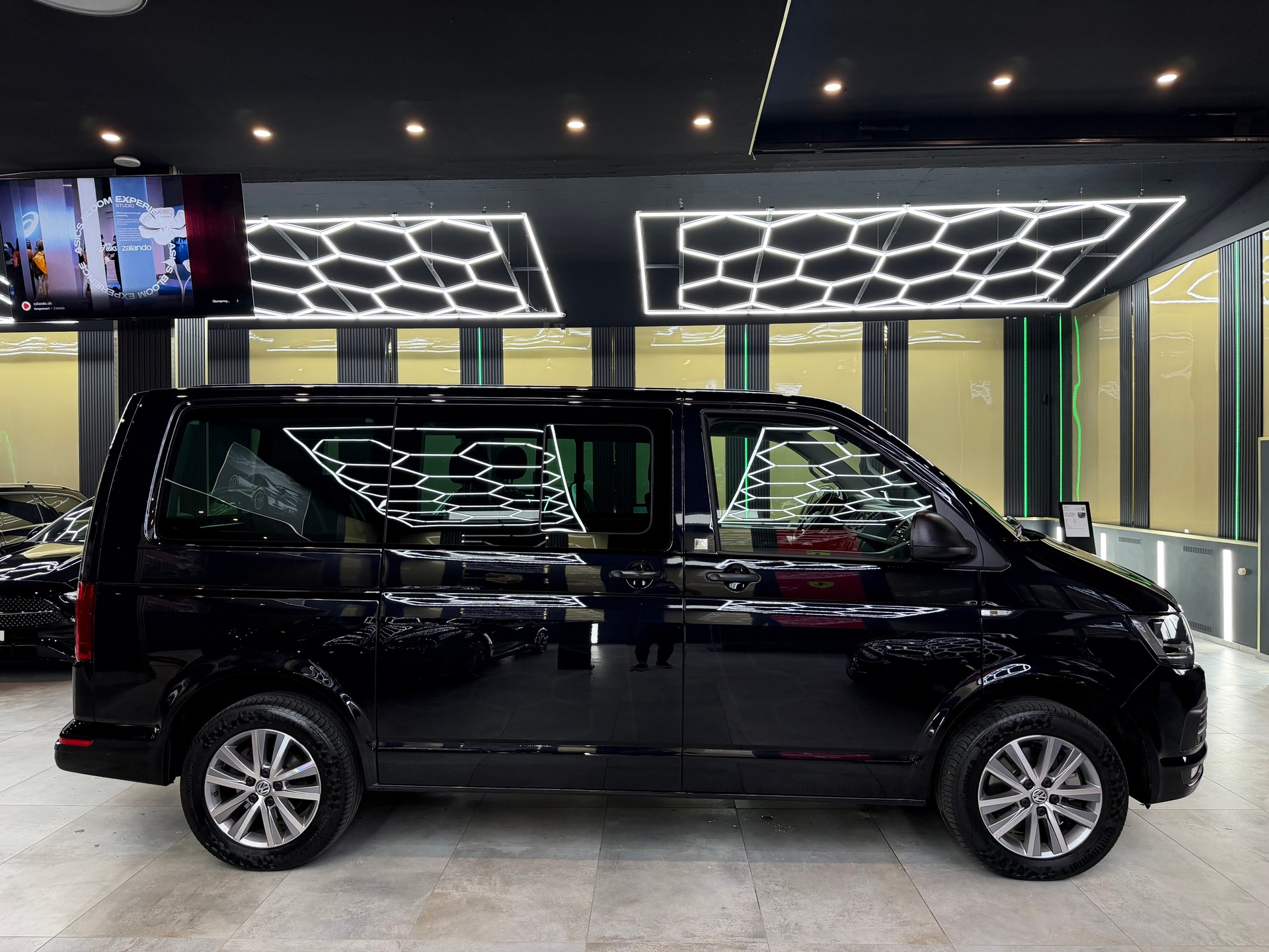 VW T6 Multivan 2.0 TDI Trendline Liberty 4Motion DSG-image-3