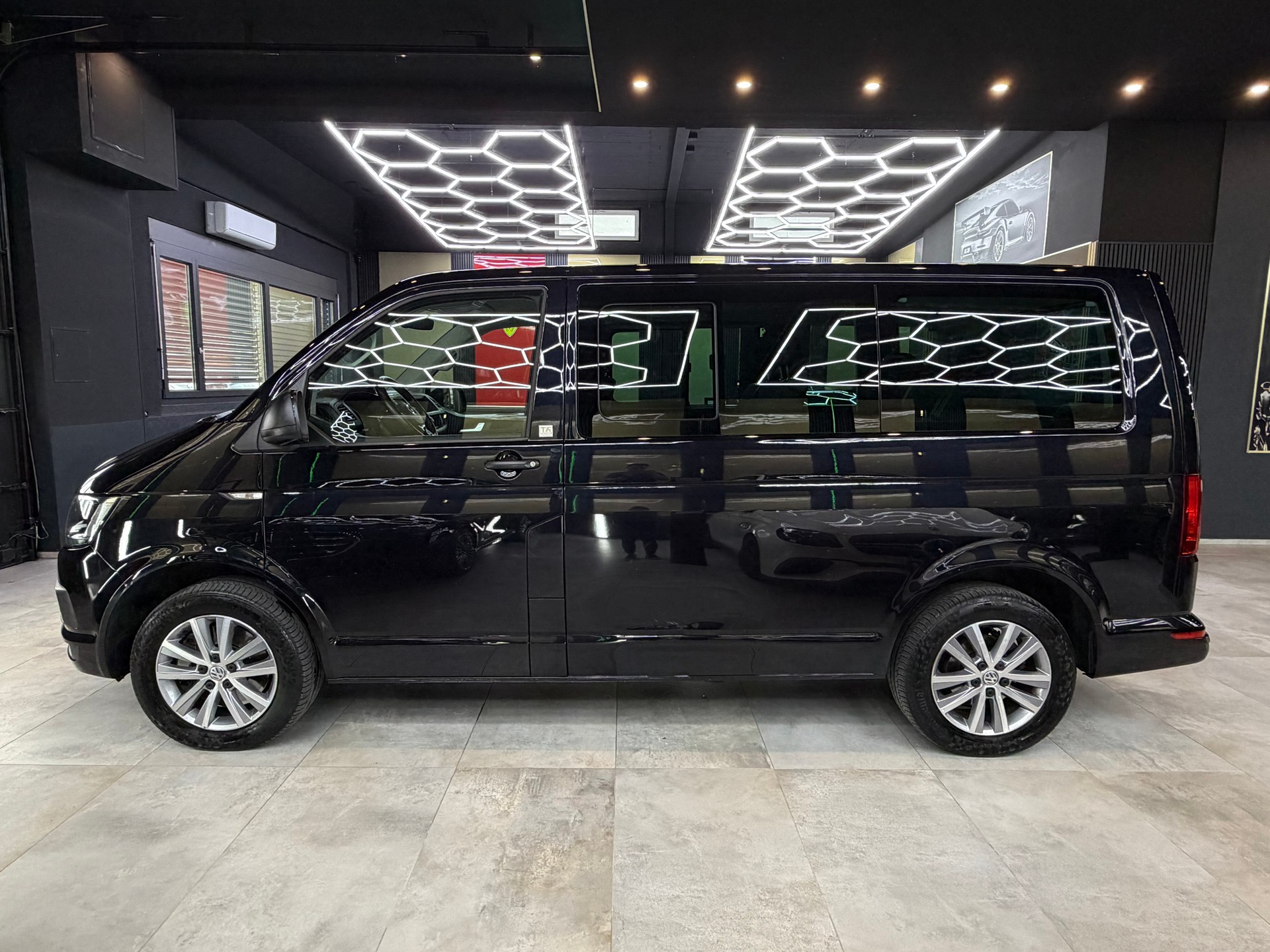 VW T6 Multivan 2.0 TDI Trendline Liberty 4Motion DSG-image-7