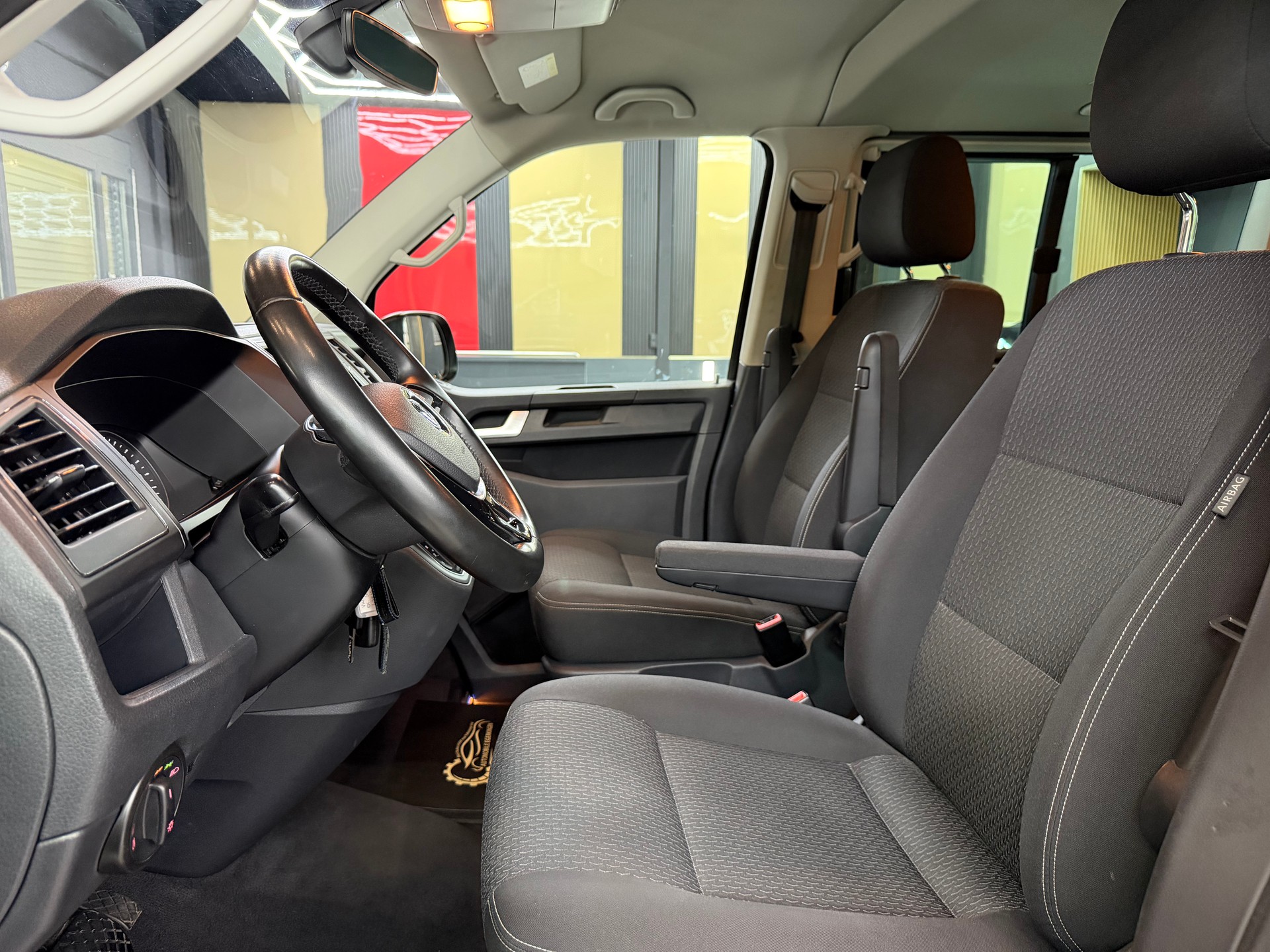 VW T6 Multivan 2.0 TDI Trendline Liberty 4Motion DSG-image-9