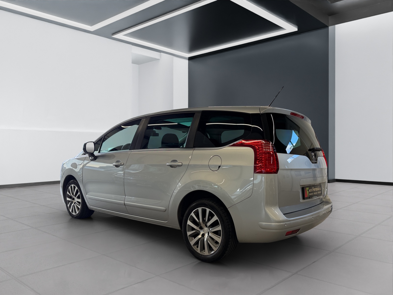 PEUGEOT 5008 2.0 HDI Business Tiptronic-showroom-element-3