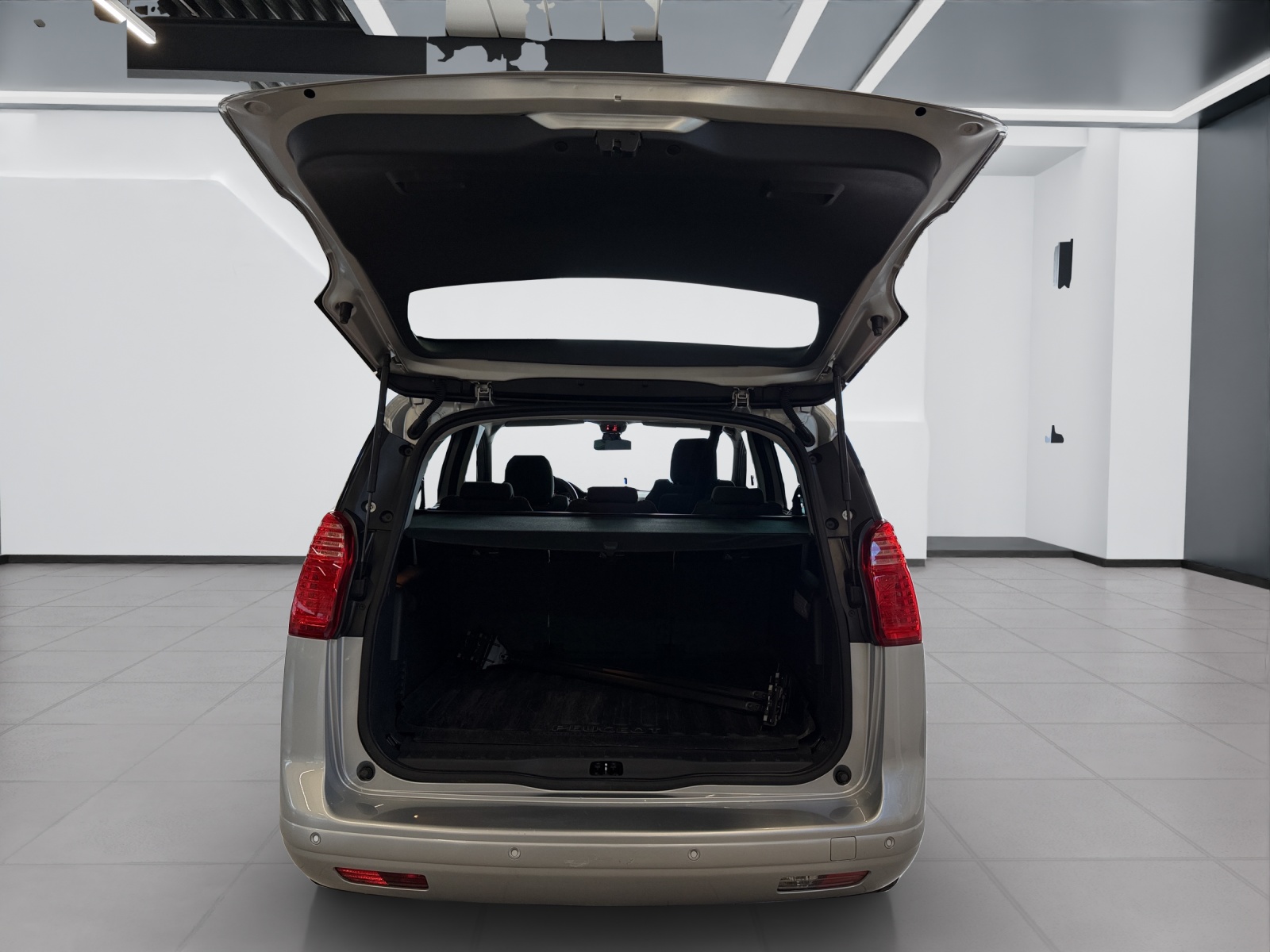 PEUGEOT 5008 2.0 HDI Business Tiptronic-image-21