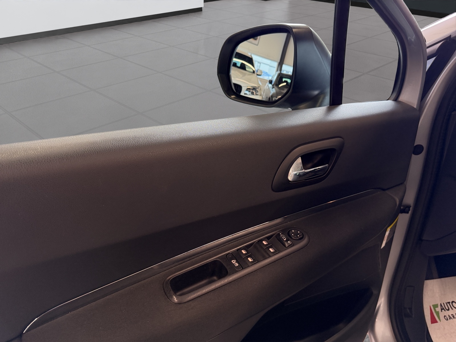 PEUGEOT 5008 2.0 HDI Business Tiptronic-image-18