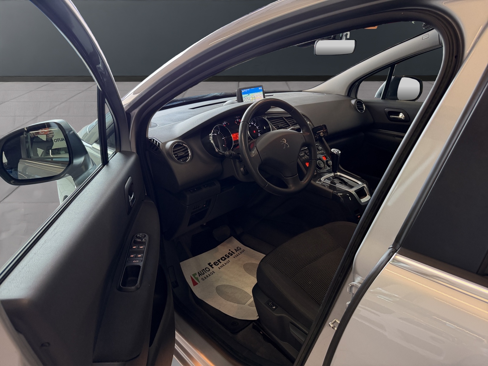 PEUGEOT 5008 2.0 HDI Business Tiptronic-image-27
