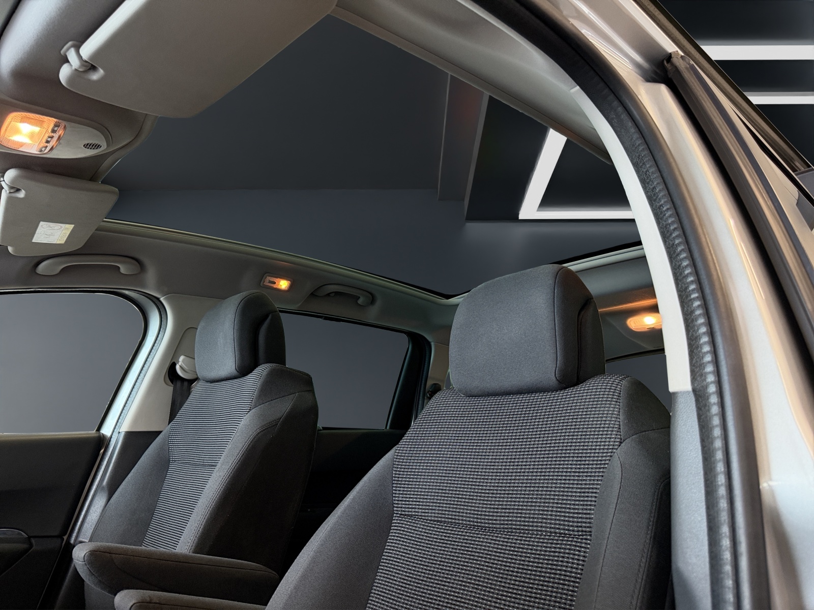 PEUGEOT 5008 2.0 HDI Business Tiptronic-image-17