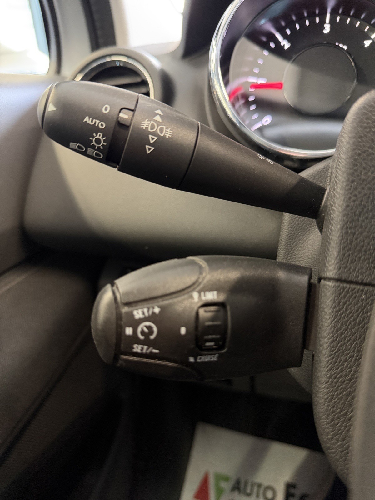 PEUGEOT 5008 2.0 HDI Business Tiptronic-image-25