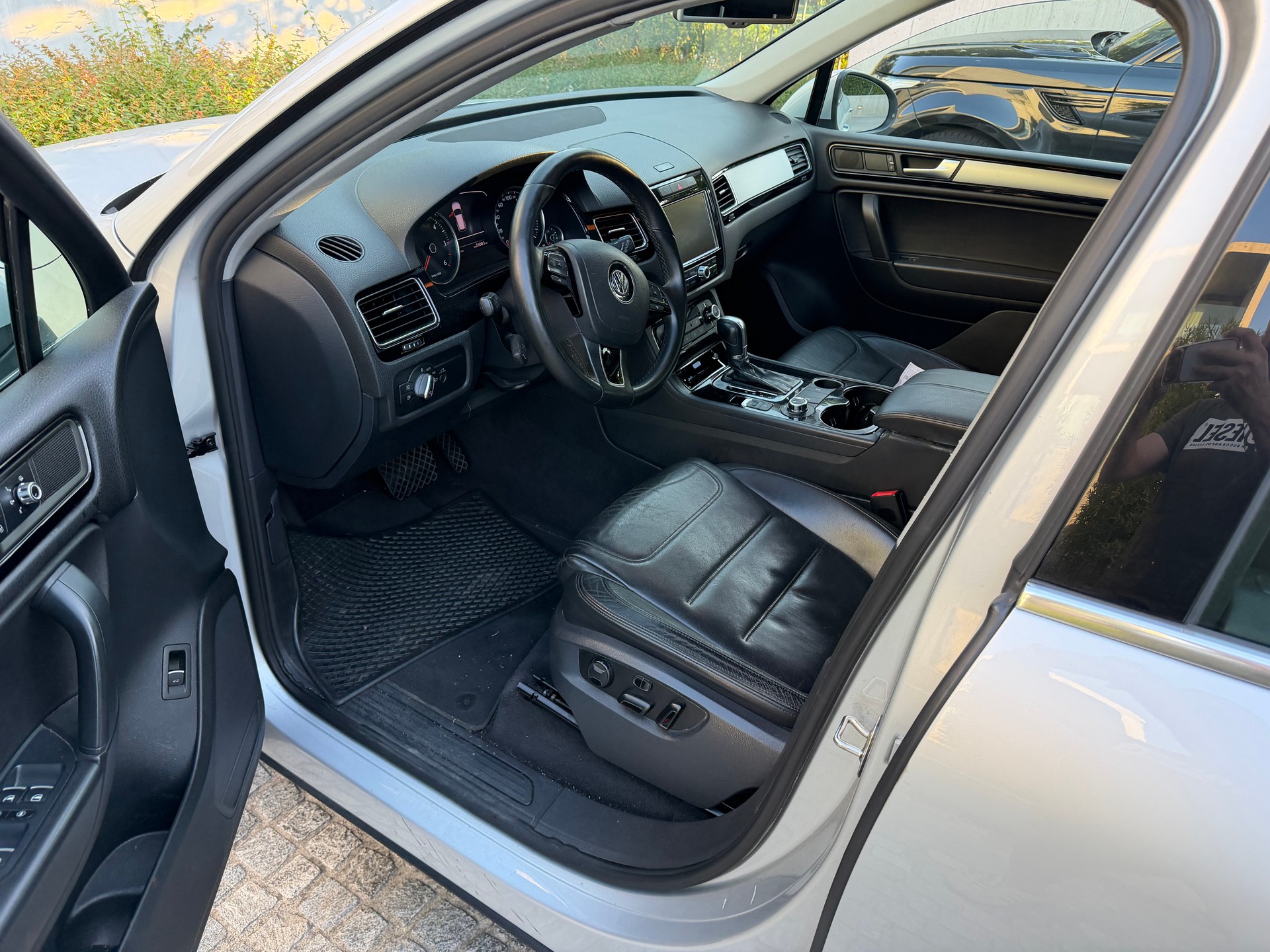 VW Touareg 3.0 TDI BlueMotion Technology Tiptronic-image-5