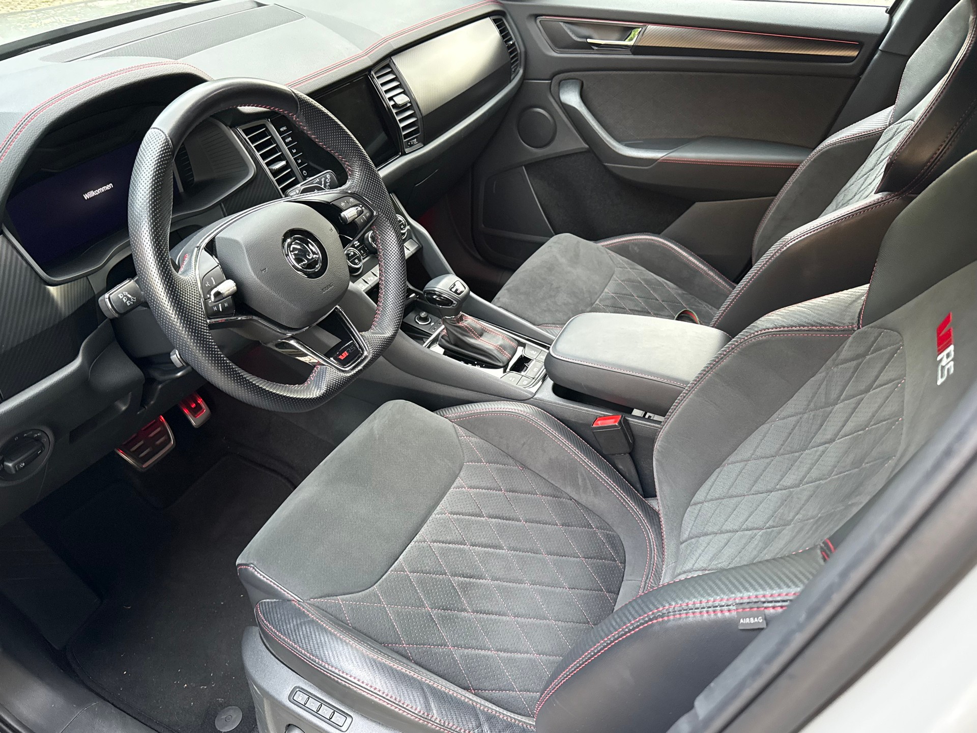 SKODA Kodiaq 2.0 TSI 4x4 RS-image-9
